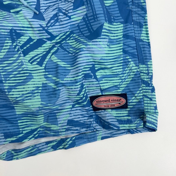 EUC Vineyard Vines Chappy Blue Tropical Palm Leaf Swim Trunks Size M 1M001318 - Picture 2 of 7